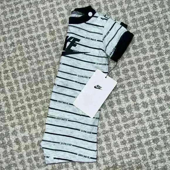 Nike Baby Infant Shortfall Set of 2 (Heather Grey Newborn) - Picture 7 of 9